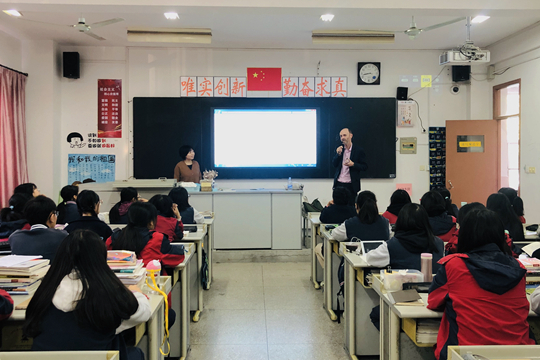 宣讲会激发了同学们的学习热情,给同学们展示了更为多样的成才途径 宣讲会激发了同学们的学习热情,给同学们展示了更为多样的成才途径